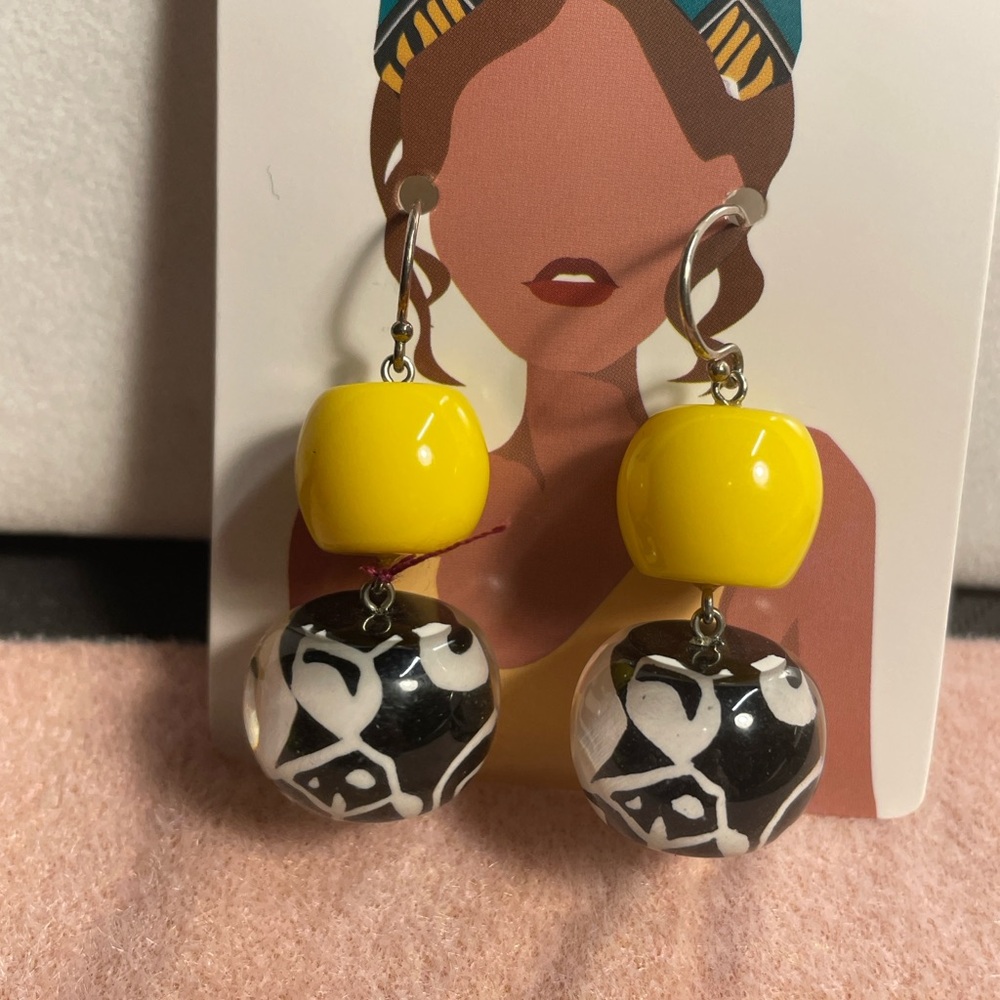 Vintage Yellow and Black Acrylic Dangle Earrings